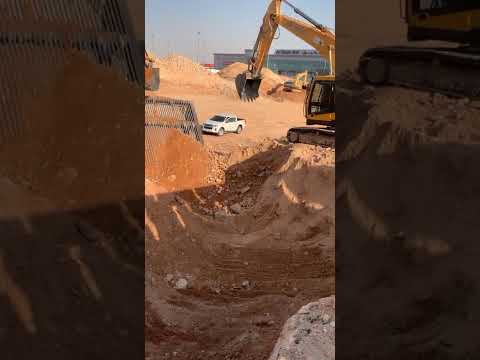 بوكلين أثناء التشغيل في الموقع