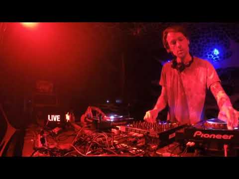 Bart Skils   2005.12.17   Innercity