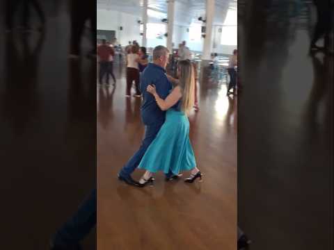 no Valdir Trentin clube do Vovô em Chopinzinho no Paraná.Brasil #shotrs #baile #dancarinos