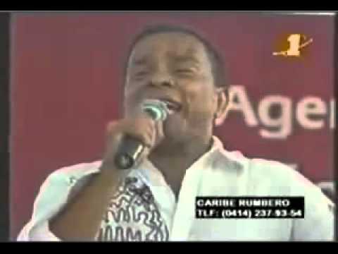 Miguel Morales Cantándole a Kaleth Morales