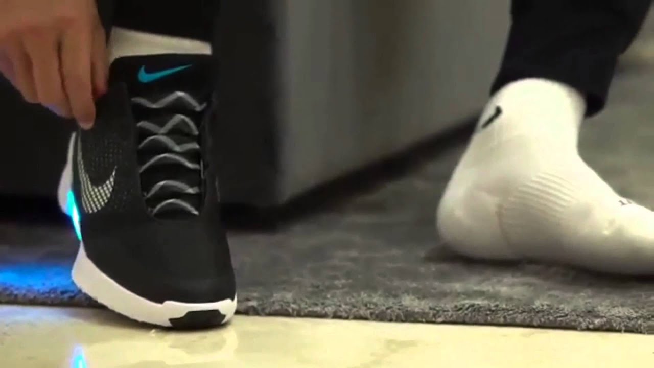 Especial para cómodos: Nike presenta zapatillas con cordones que se atan  solos