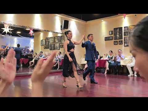 Yanina Quinones y Neri Piliu en ChengDu Rosa Tango Club Workshop 01