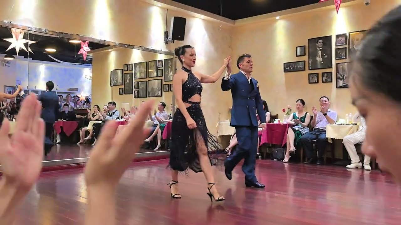 Video thumbnail for Yanina Quinones y Neri Piliu en ChengDu Rosa Tango Club Workshop 01