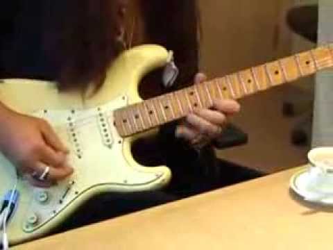 Yngwie Malmsteen - Guitar Lesson - Fuckin' Around