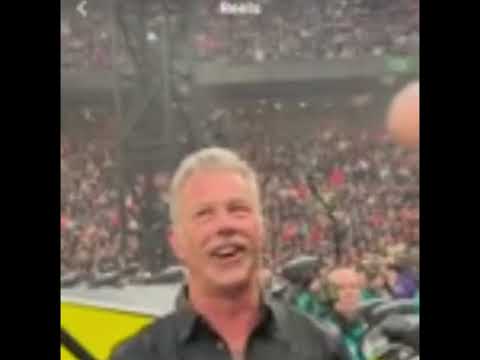 James Hetfield of Metallica Enjoys Megadeth's 'Peace Sells' in Concert