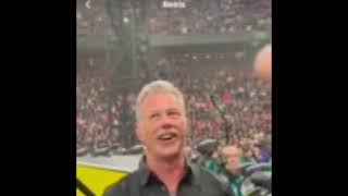 James Hetfield of Metallica Enjoys Megadeth's 'Peace Sells' in Concert