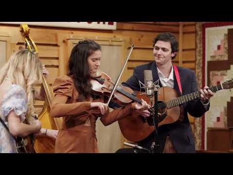 The Burnett Sisters Band - Black Mountain Rag