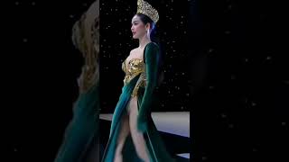 Download lagu Is she beautiful? 💖#shorts mp3