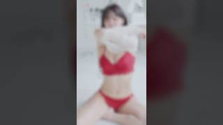 Gái xinh văn phòng đầu năm 2025 mặc bikini màu đỏ may mắn cả năm vậy có đẹp không p239?