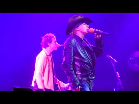 Guns N' Roses - Knockin' On Heaven's Door live Sydney 2013