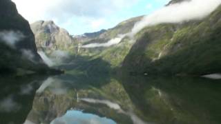 preview picture of video 'FJORDS Norway - Explore the Nærøyfjord in 100 seconds...'