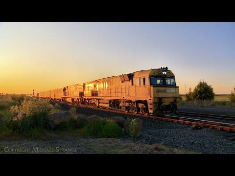 Pacific National 1PM5 Intermodal Freight Train At Sunset (19/10/2022) - PoathTV Australian Railways