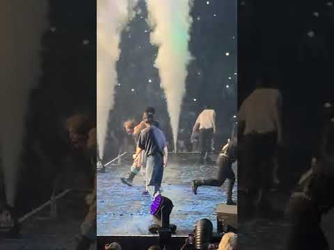 Monsta X No Limit ATL - Fallin' Minhyuk and Hyungwon pouring water on each other