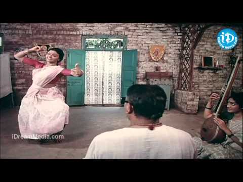 Koluvai Vunnade Song - Swarnakamalam Movie | Venkatesh | Venkatesh | Ilayaraja