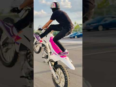 💜🤍🩷yamaha yz250 50th anniversary wheelie #yamaha #yz #yz250 #yz250f #wheelie #stunt