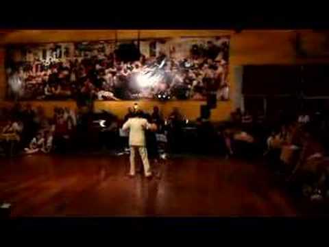  María del Carmen Romero  and  Jorge Dispari  are  dancing  to  the  milonga  "  Al Galope  "