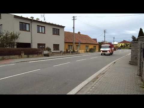 Příjezd hasičů k místu zásahu