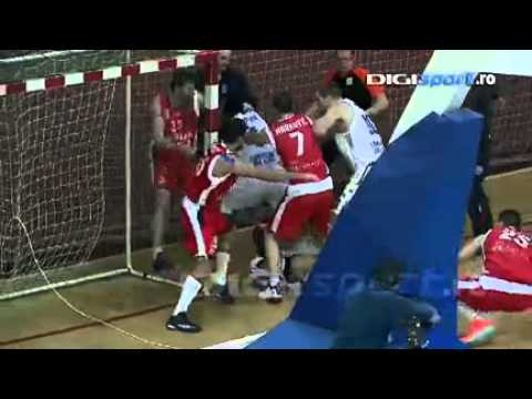 Basketball fight: Energia Tg. Jiu - CSM-U Oradea