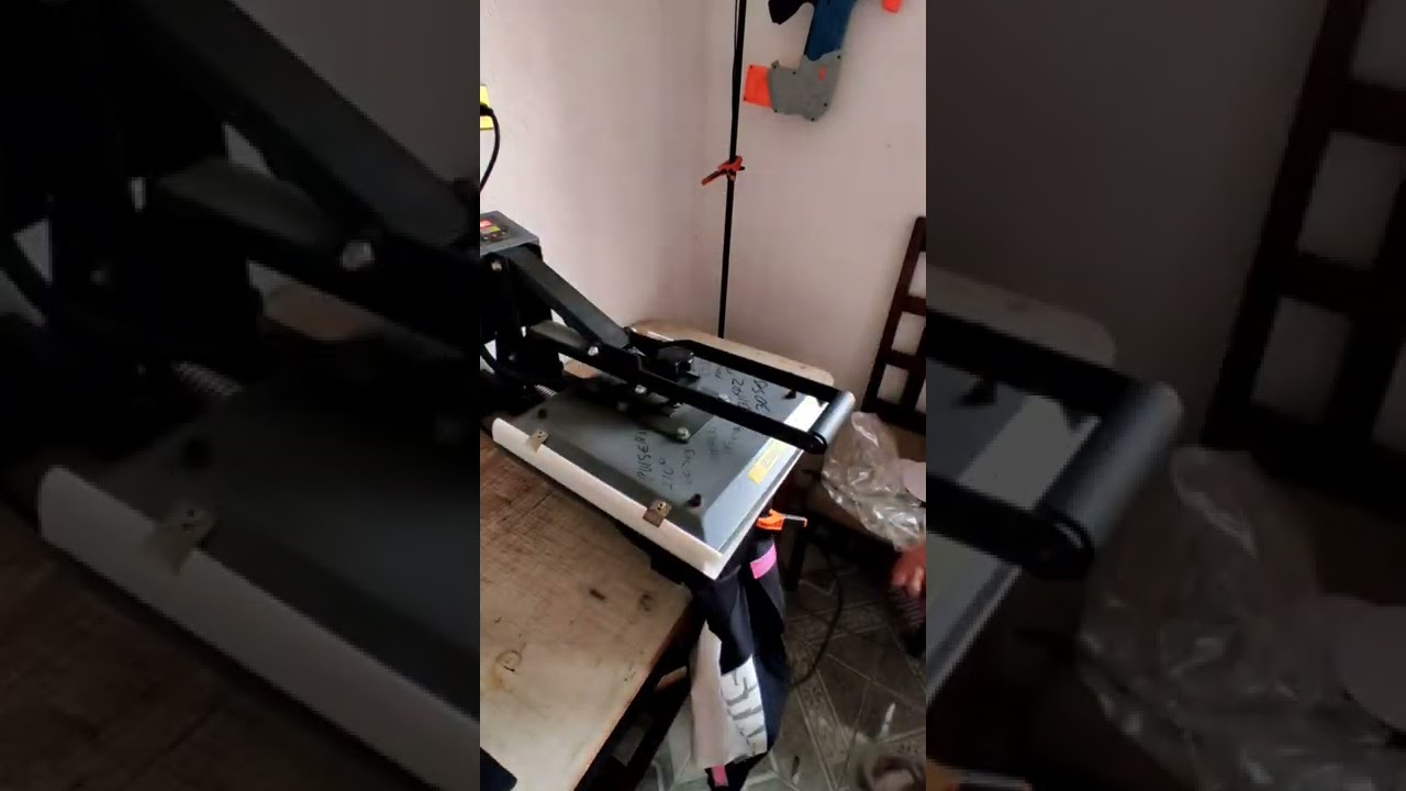 Application of various vinyl designs on a cotton t-shirt #viniltextil #cameo4pro #cameosilhouette