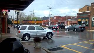 preview picture of video '3-23-12 at 16:40 rZ Boeings Through Parkville, MO'