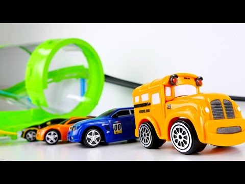 Kinderfilm - Tolle Spielzeugautos - Speedy und Bussy testen die neue Rennbahn