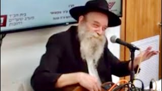 התוועדות ט' - י' כסלו, אור ל-י"א כסלו, ה'תשפ"ד (הרב יאיר כלב) - התמונה מוצגת ישירות מתוך אתר האינטרנט יוטיוב. זכויות היוצרים בתמונה שייכות ליוצרה. קישור קרדיט למקור התוכן נמצא בתוך דף הסרטון