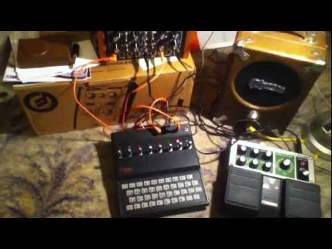 DIY 'Sinclair ZX81' Analogue Sequencer vs Doepfer Dark Energy Synth.