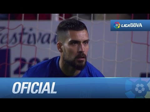 Cabezazo de Iborra que bloca Moyá