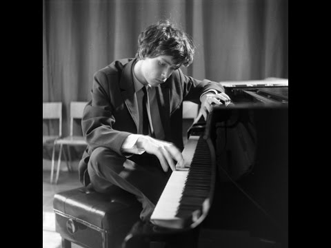 Zoltan Kocsis -- Bach Keyboard Concerto no. 5, BWV 1056