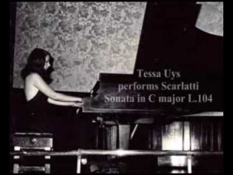 Tessa Uys performs Scarlatti