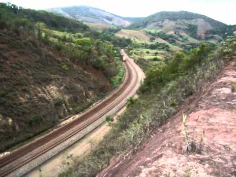 Cruzamento de trens de carga da Vale