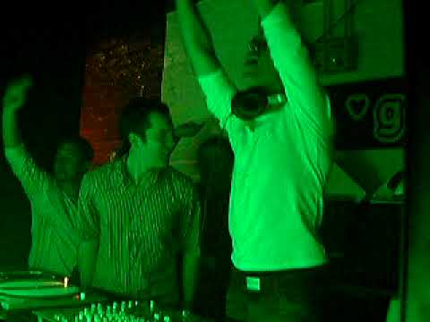 EDDIE HALLIWELL VINYL SCRATCHING GARLANDS 2003