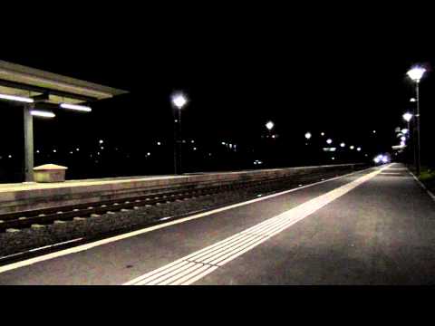 189 988 und 189 104 am Papierzug am 05.12.13 in Castione-Arbedo