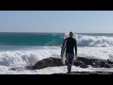 Exciting surf at Point Cartwright 