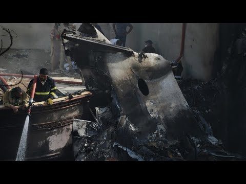 مقتل 97 شخصا ونجاة إثنين إثر تحطم طائرة إيرباص فوق مدينة كراتشي الباكستانية