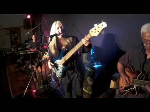 Rebecca Johnson Band *LOVE THE ONE YOU`RE WITH* (RE-MIXED) Live @ The Manly Fig (27/5/16)