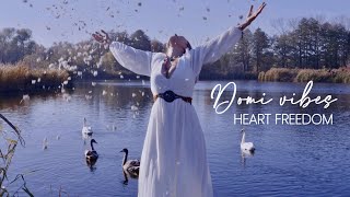 Musik-Video-Miniaturansicht zu Heart freedom Songtext von Domi Vibes