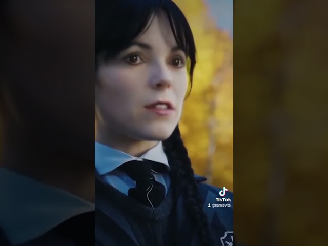 Vídeo relacionado con Wednesday Miercoles Addams Materiales Educativos, Diario Secreto Niña con Set de Bolígrafo Tinta Negra - Cuaderno Libreta A5 - Diarios para Escribir Regalos Navidad