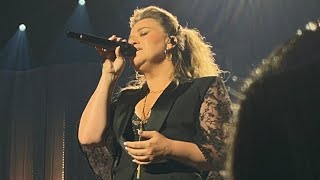Kelly Clarkson - Just Missed The Train live in Vegas 8/4/2023