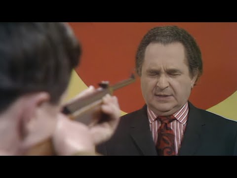 Maurice Fogel magician performs Russian Roulette