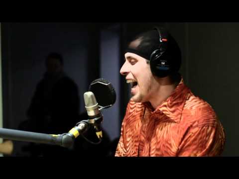 Avsnitt 68: Dogge och Iron African kör "Legend Status" - Kärleksattackens webbteve