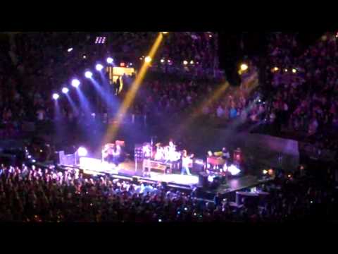 Pearl Jam - Love Reign O'er Me (5/20/2010 MSG)