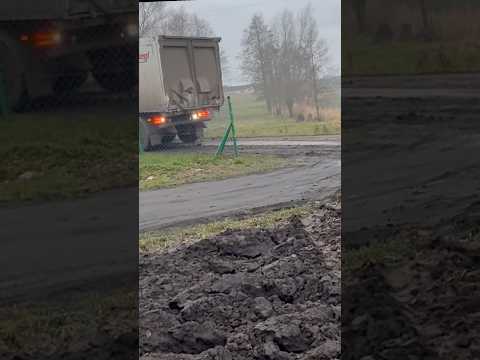 Tak cofa doświadczony kierowca na lewe lustro w pole 😂 #nowakowski