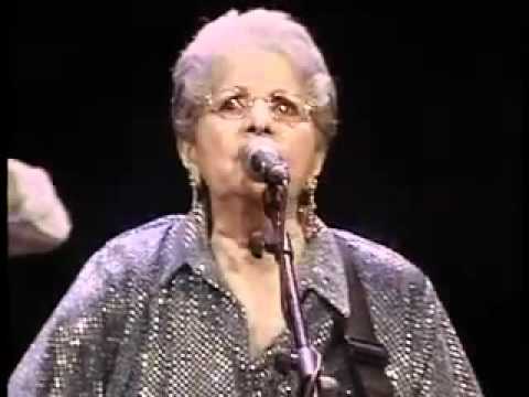 Hermanas Marquez - Con Medio Peso - YouTube.flv