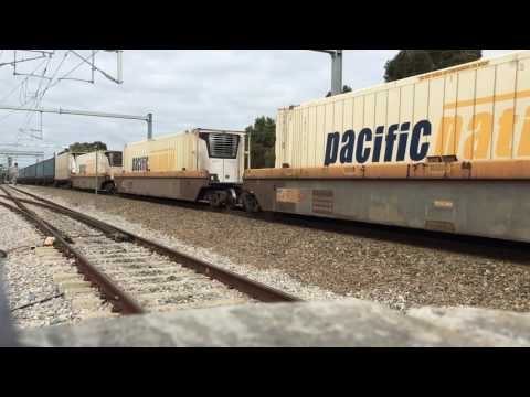 7MP7 with NR18/NR119/NR2 passing Adelaide Showgrounds 13/08/2016