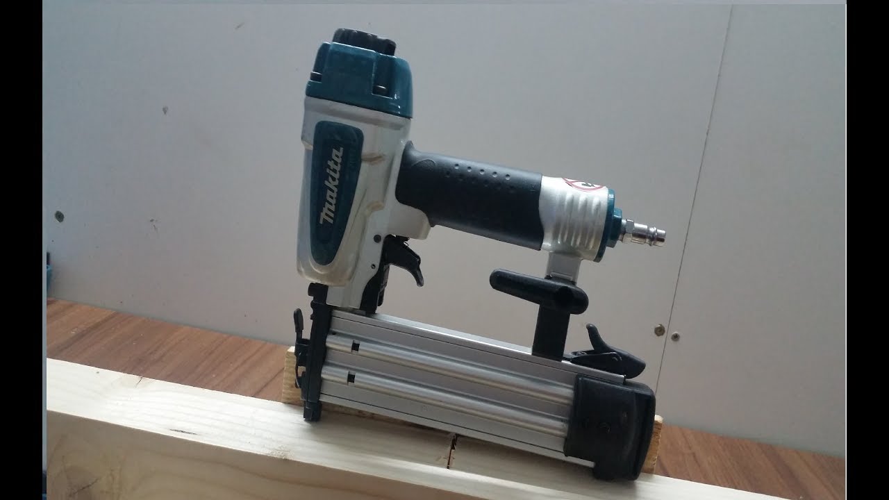 Пневматичен такер Makita AF505 – демонстрация на брадово пирачно