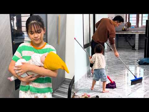 Quynh looks after baby Banh Bao when the rest of the family is busy