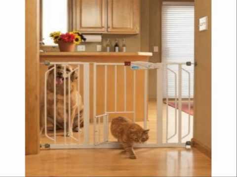 Carlson 0930PW Extra-Wide Walk-Thru Gate with Pet Door