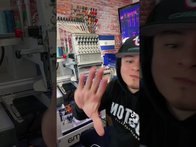 Vídeo relacionado con Gorra Atlético de Madrid Ajustable Talla Adulto Escudo Bordado Producto Oficial (Negro)