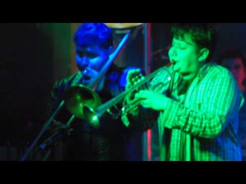 Grupo Huellas .- Sin Cadenas Tributo los pericos